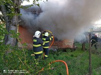 Požiar opustenej časti rodinného domu v Priekope